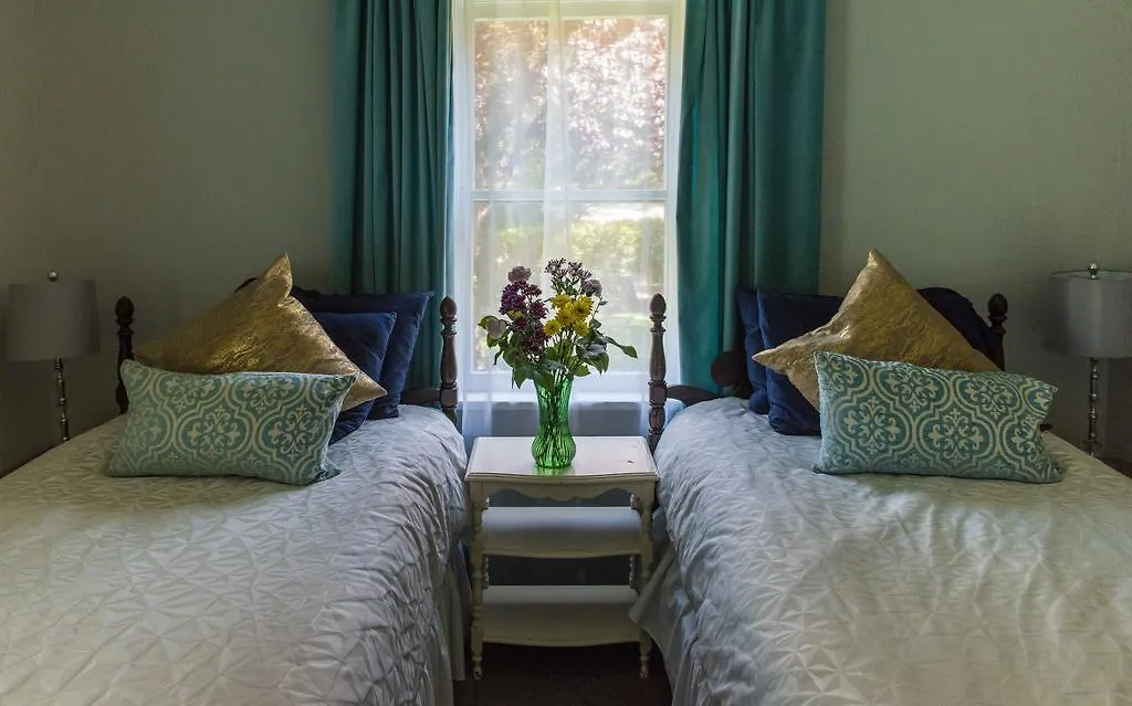 **  Oak Bay Guest House Bed & Breakfast Victoria Canada