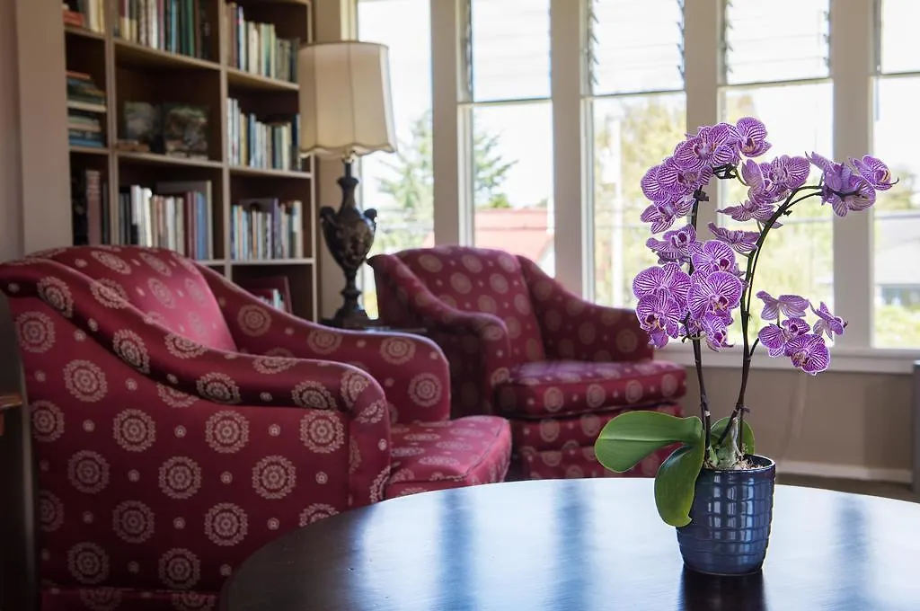 Oak Bay Guest House Bed & Breakfast Victoria Canada