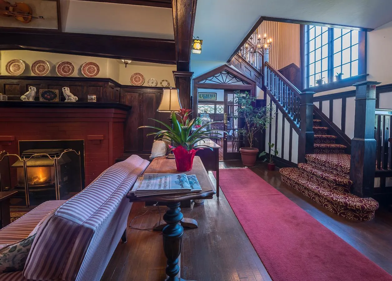 **  Oak Bay Guest House Bed & Breakfast Victoria Canada