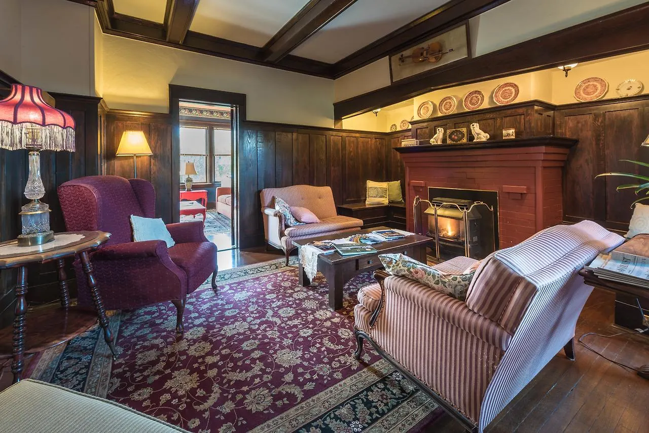 Oak Bay Guest House Bed & Breakfast Victoria Canada