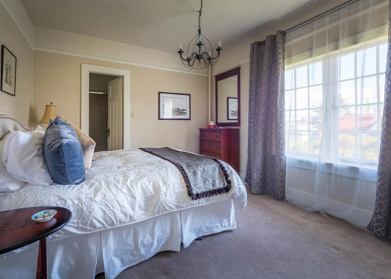 Oak Bay Guest House Bed & Breakfast Victoria